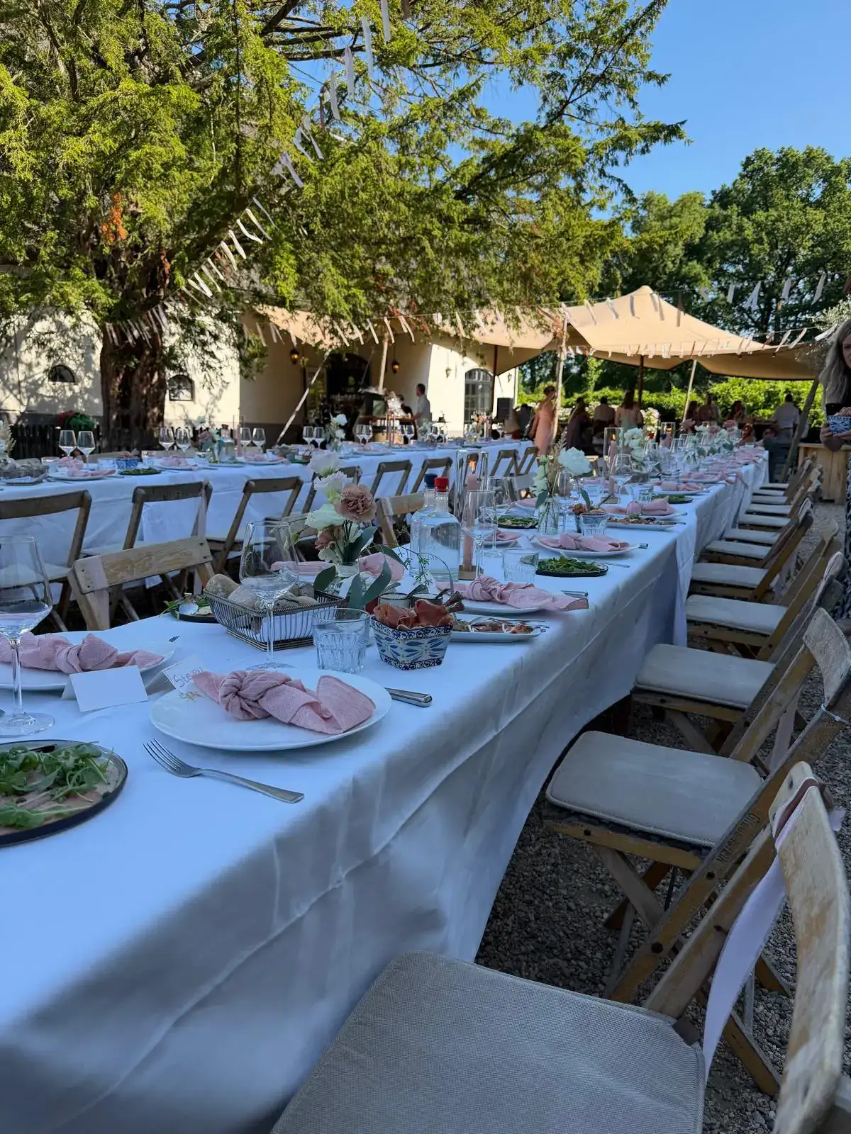 Diner op de binnenplaats