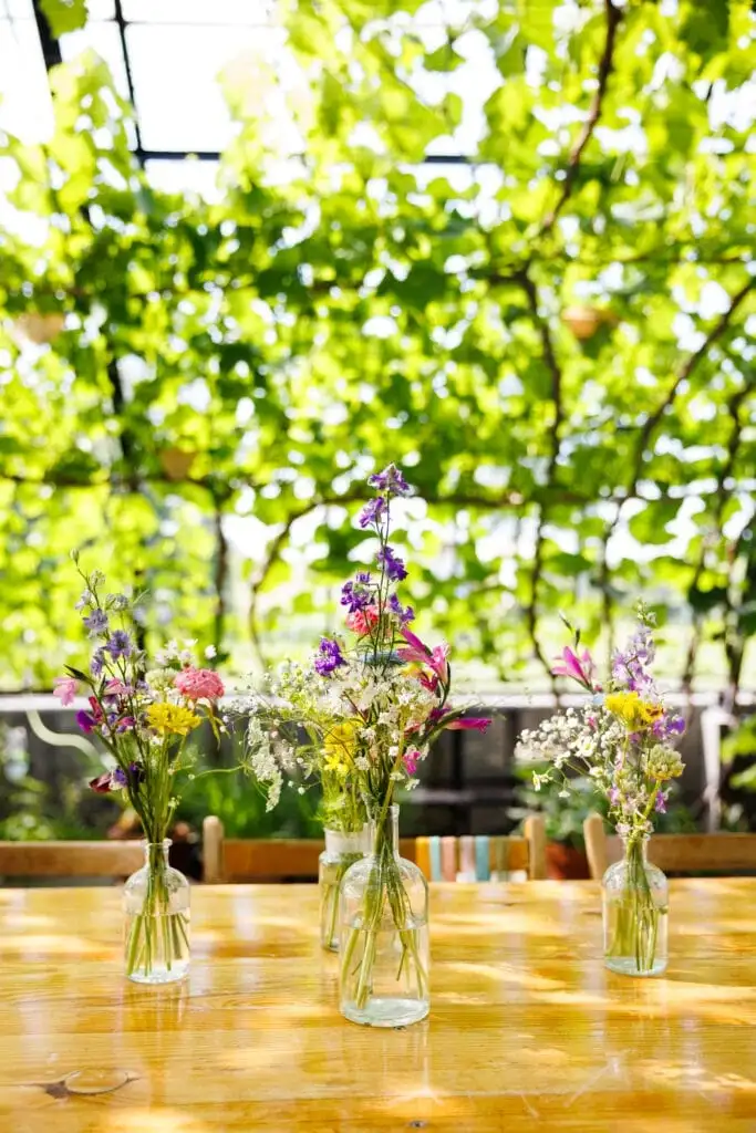 Bloemen op tafel