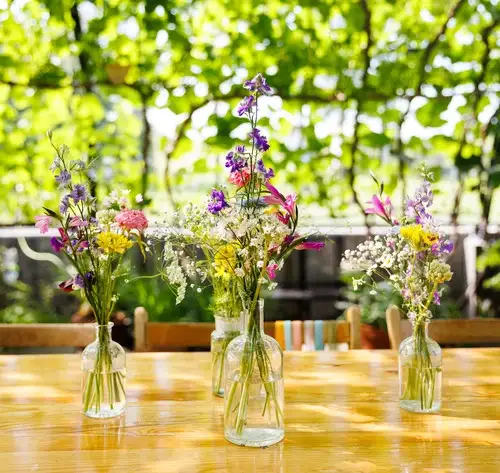 Bloemen op tafel